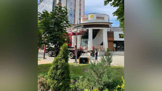 В Воронеже начали демонтировать вывеску центрального «Макдоналдса»