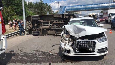 Два пассажира маршрутки пострадали в ДТП на Московском проспекте в Воронеже