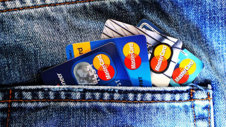 ВТБ продолжает обслуживание карт Visa и Mastercard в России