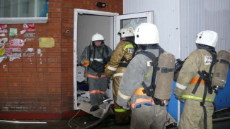 Спасатели эвакуировали 18 человек из горящего дома в Эртиле