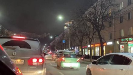 Воронеж второй вечер подряд встал в 9-балльных пробках