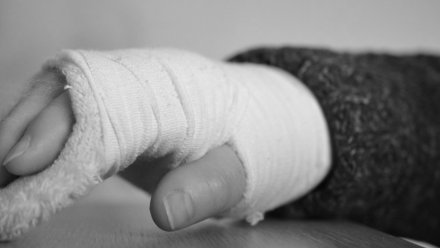 Руку машиниста затянуло в цепной привод на комбинате под Воронежем