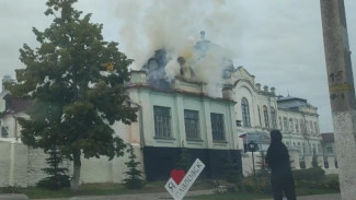 В воронежском Павловске загорелся педагогический колледж: появилось видео