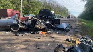 Легковушки разворотило после ДТП на трассе Курск – Воронеж: 1 человек погиб