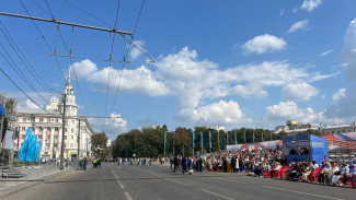 На площади Ленина наградили новых почётных граждан Воронежа