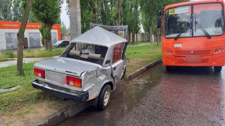 В Воронеже пожилой водитель попал в больницу после ДТП с маршруткой 