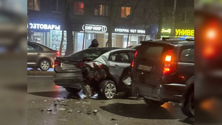 Массовое ДТП произошло на улице Краснознамённой в Воронеже