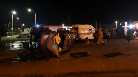 В Воронеже столкнулись 2 легковушки: погибли 2 человека