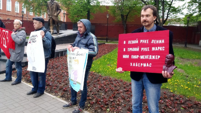 В Воронеже прошла первая в истории города демонстрация с абсурдными плакатами