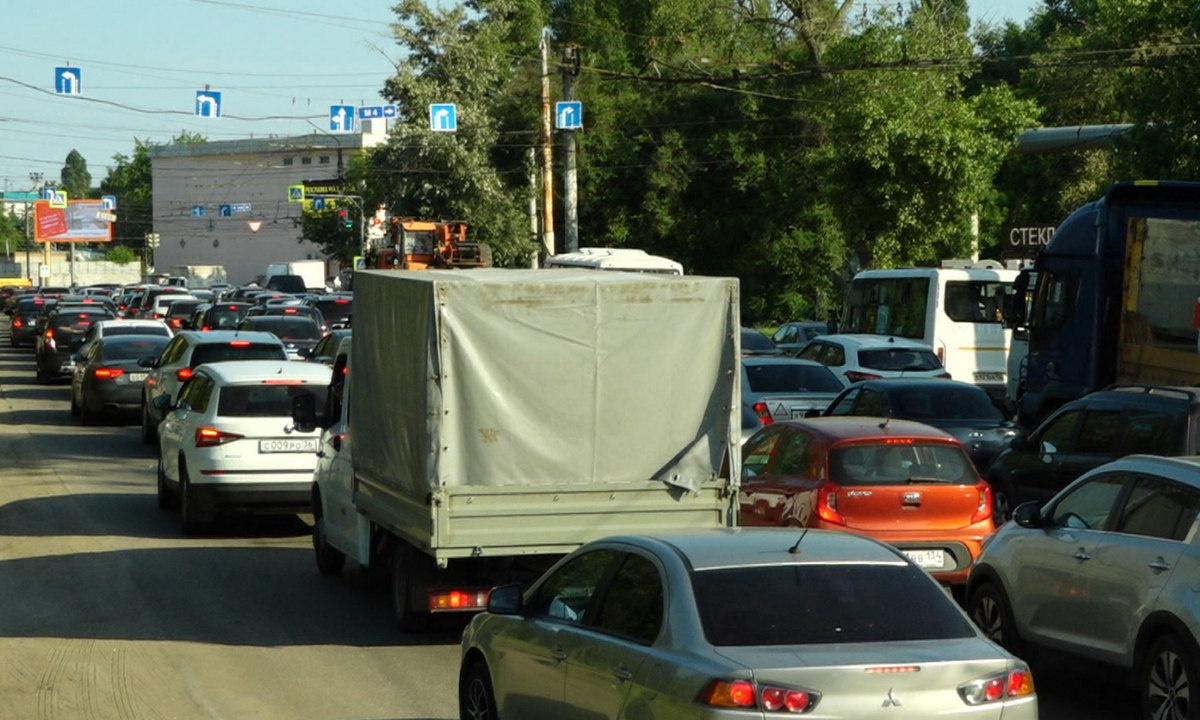 Турбокольцо на Димитрова в Воронеже сковали пробки – Новости Воронежа и  Воронежской области – Вести Воронеж