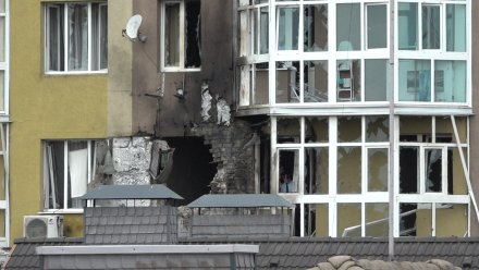 В Воронеже начали устранять последствия столкновения БПЛА с многоэтажкой