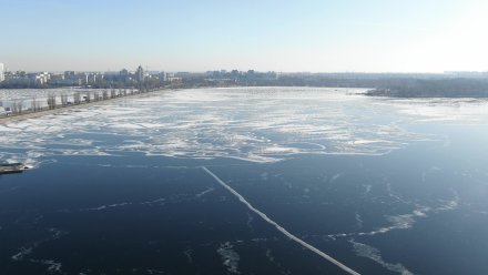 Воронежцев массово позвали на прогулки по льду водохранилища