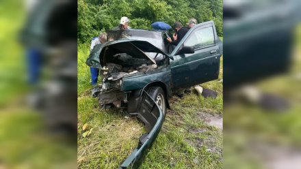 ВАЗ вылетел на встречку на трассе Воронеж – Луганск: 1 человек погиб, 3 пострадали