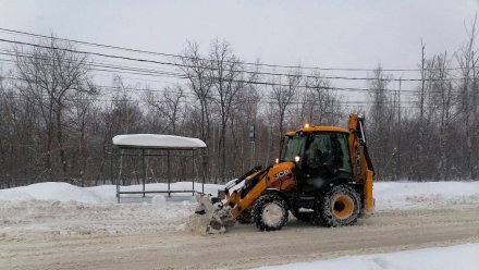  К очистке снега в Воронеже привлекли технику Военно-воздушной академии