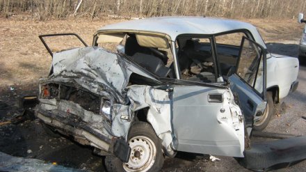 В Воронежской области после ДТП «семёрку» отбросило на фуру: погиб водитель
