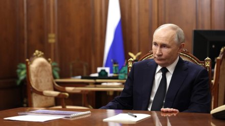 Владимир Путин наградил троих воронежцев за многолетний труд