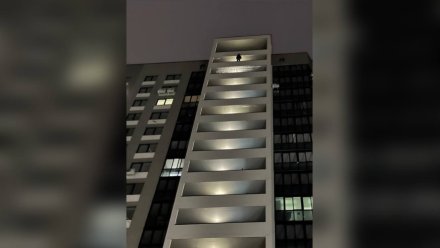 Выжившего после падения с 19 этажа мужчину выписали из больницы