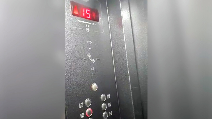 Воронежцы сняли на видео ужасную работу грузового лифта в доме, где уже падал пассажирский