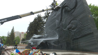 Памятник Славы в Воронеже помыли перед 9 Мая