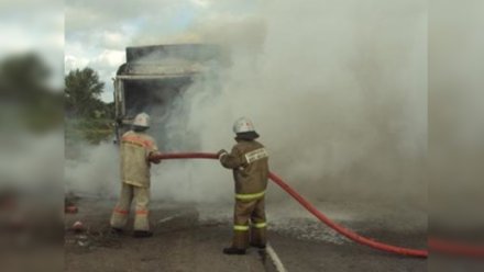 В воронежской слободе сгорел КамАЗ