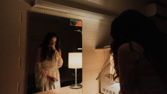 Мужчина избил беременную женщину на глазах у детей в Панинском районе