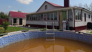 Жители Хохла пожаловались на ржавую воду
