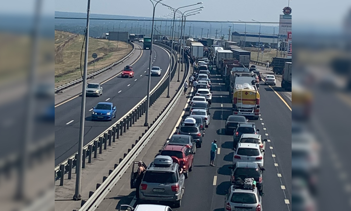 В Воронежской области на трассе М-4 «Дон» перевернувшаяся фура  спровоцировала пробку – Новости Воронежа и Воронежской области – Вести  Воронеж