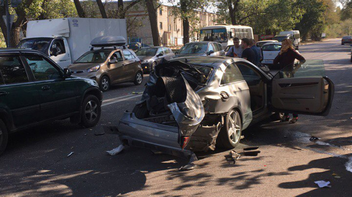 Въехала в bmw. Авария на Ростовской Воронеж. ДТП на Ростовской Воронеж.