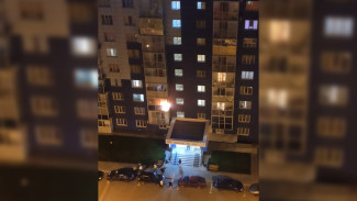 В Воронеже посчитали ущерб от попадания сигнальной ракеты в балкон 17-этажки 