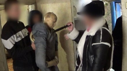 Воронежец выжил после нападения пьяной соседки с ножом