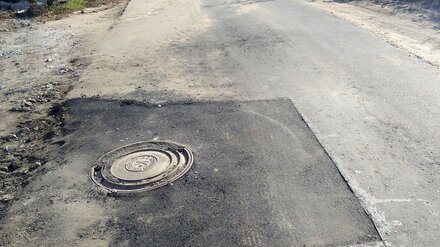 В Воронежской области засыпали яму, в которую провалились сами дорожники