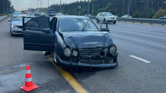 Водитель Mercedes протаранил легковушку на Московском проспекте: есть пострадавшие