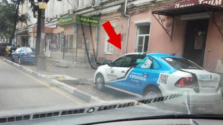 В Воронеже водитель машины фотоконтроля платных парковок попался на нарушении ПДД