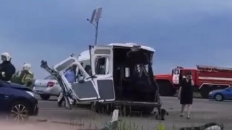 Последствия смертельного ДТП с микроавтобусом в Воронежской области сняли на видео
