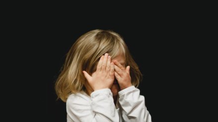 В Воронежской области 3-летняя девочка ушла из дома в колготках и футболке