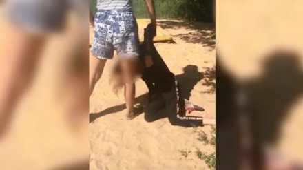 Воронежская школьница пустилась в бега после публикации видео избиения 13-летней подруги