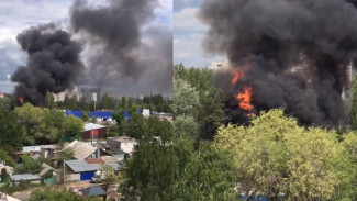 Спасатели потушили вспыхнувшие склады в Юго-Западном районе Воронежа