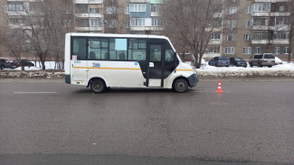 В Воронеже маршрутка сбила мужчину