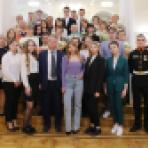 Мэр Воронежа поздравил с окончанием школы детей из замещающих семей