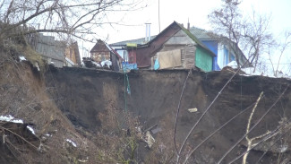 «Ночуем на узелках». Жители Новохопёрска продолжили покидать дома из-за оползня