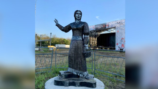 Легендарную Алёнку установили на поле воронежского рок-фестиваля «Чернозём»