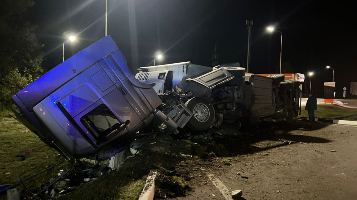 Под Воронежем фура вылетела в кювет и перевернулась | 12.05.2023 | Воронеж  - БезФормата