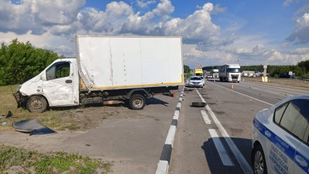 Водитель пострадал при столкновении «Газели» и Kia Rio на трассе в Воронежской области