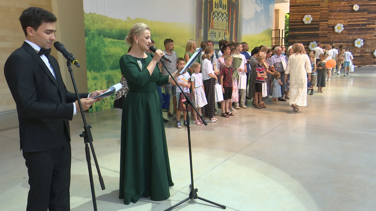 В Воронеже наградили супругов-юбиляров и многодетных родителей | 08.07.2024  | Воронеж - БезФормата