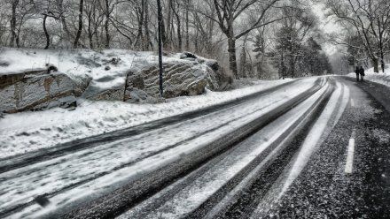 Синоптики предупредили воронежцев о снежных заносах на дорогах