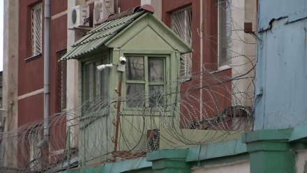 Экс-замначальника исправительной колонии в Воронежской области осудили за взятку