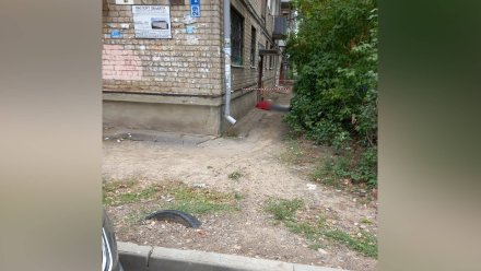 В Воронеже у подъезда пятиэтажки нашли труп 