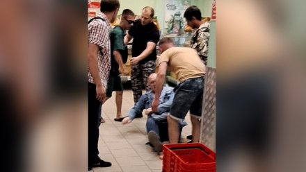 Полиция прокомментировала избиение 50-летнего воронежца в «Пятёрочке»