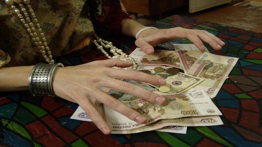 В Воронеже цыганка «сняла порчу» с купюр старушки за 260 тыс. рублей