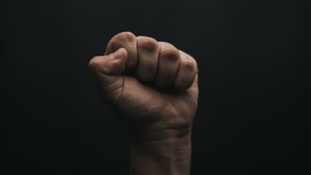 Воронежец принял потерявшегося подростка за закладчика и ударил в лицо кулаком